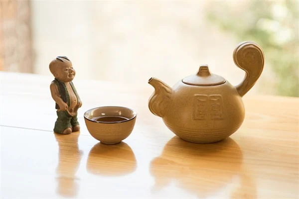 西南部の芝生代替案：プロが教える節水＆メンテナンスフリーの庭